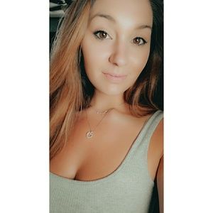 Meet your Posher, Alyson